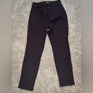 Old Navy Women's high waisted pixie black and burgundy plaid color size 4